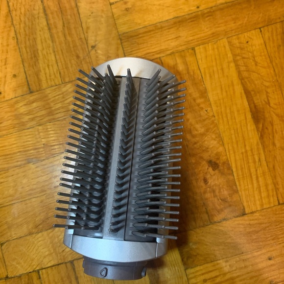 Dyson Airwrap Firm Smoothing Brush - Picture 2 of 3